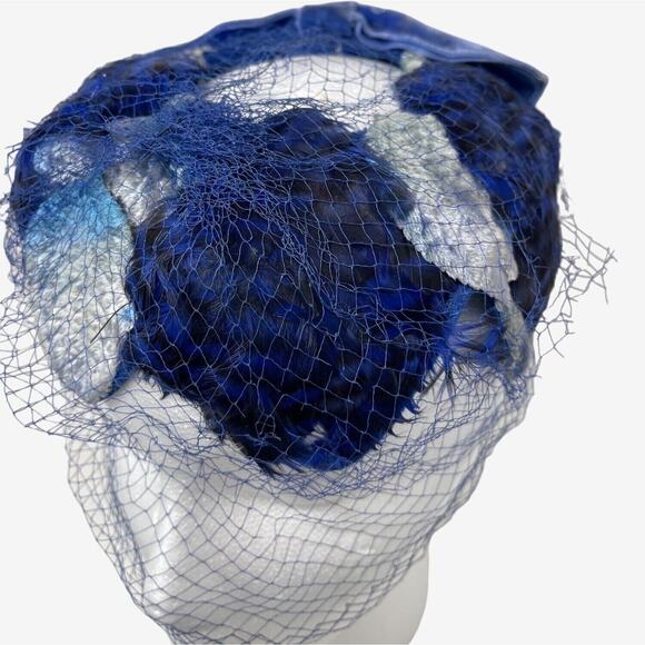 Blue Velvet Fascinator Feather Silk Leaf Caplet Half Hat Whimsy Vintage 50s 60s - Picture 4 of 7